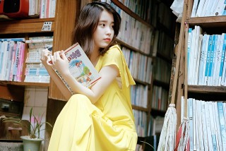 iu aflowerbookmark kpop 650 430 Picsart AiImageEnhancer